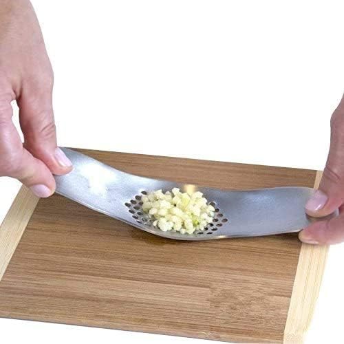 Fu Store Garlic Press 304 Stainless Steel Garlic Rocker Mincer Food Grade with Silicone Peeler Garlics, Color Random Peeler