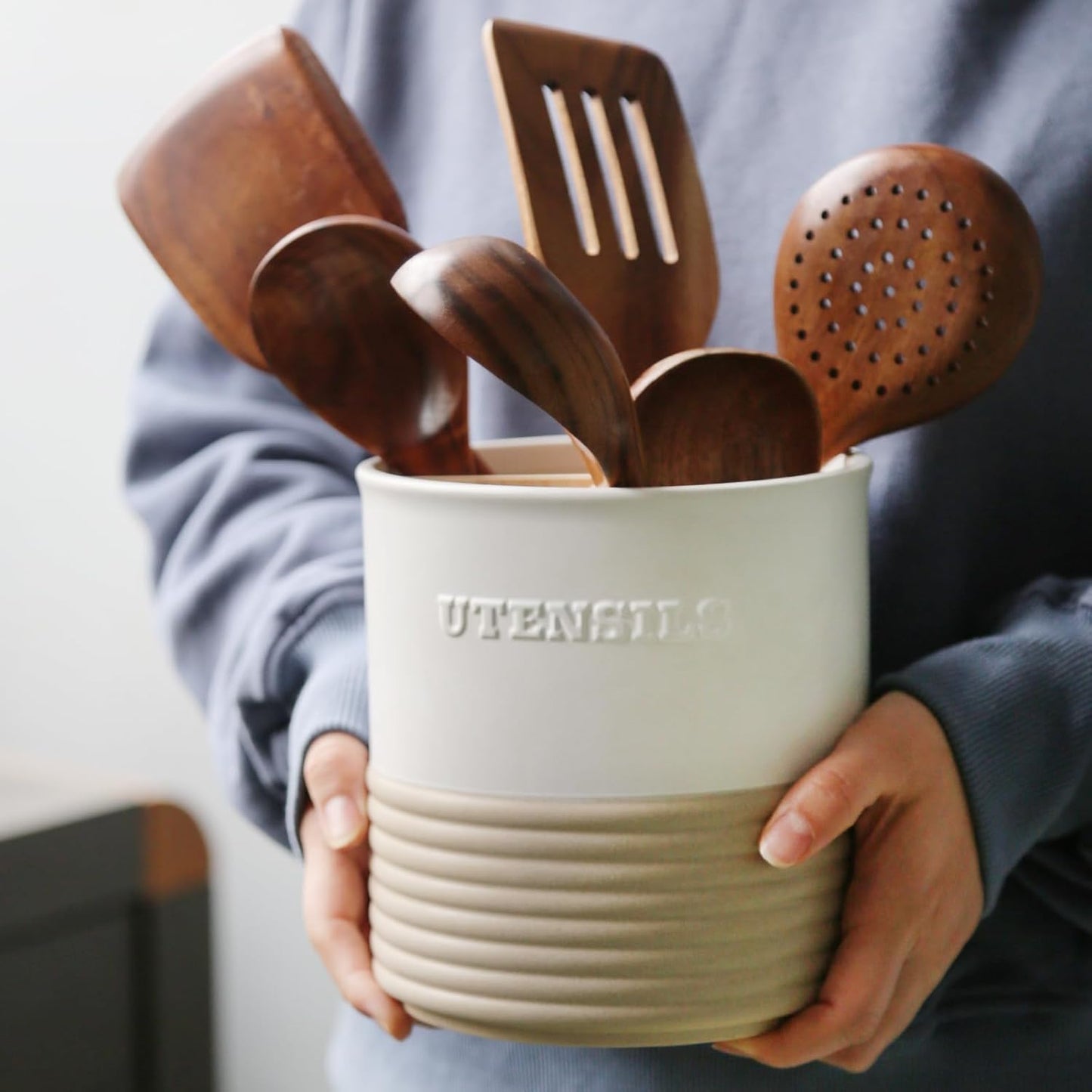 WILDMOS Ceramic Utensil Holder,Farmhouse Kitchen Utensil Holder for Countertop,Large Kitchen Utensil Organizer,Cooking Utensil Crock.