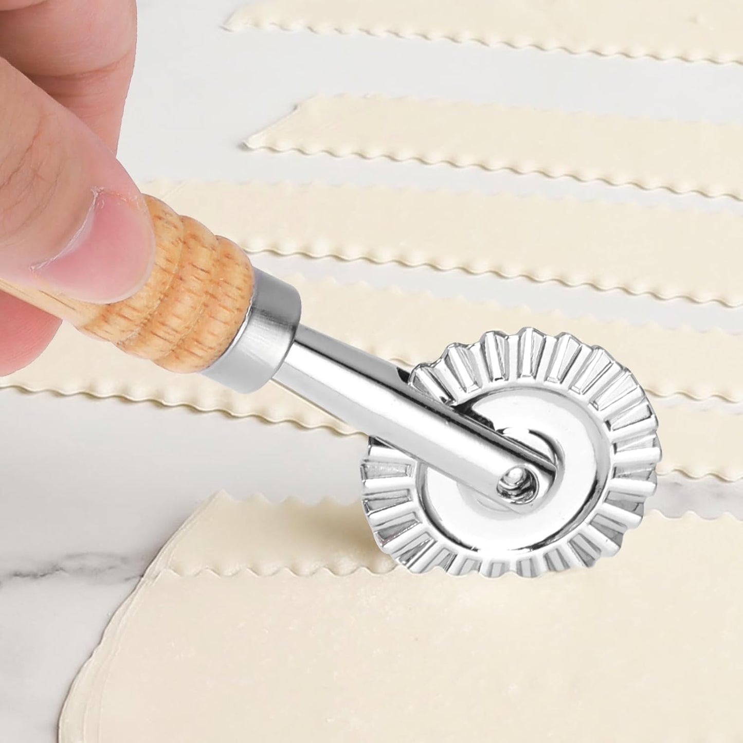Pastry Cutter, Dough Stamp Cutter/Crimper, Pastry Wheel Cutter Tool, Stainless Steel Pasta Cutters Wheel with Wooden Handle for Home and Kitchen Use, 1.54inch