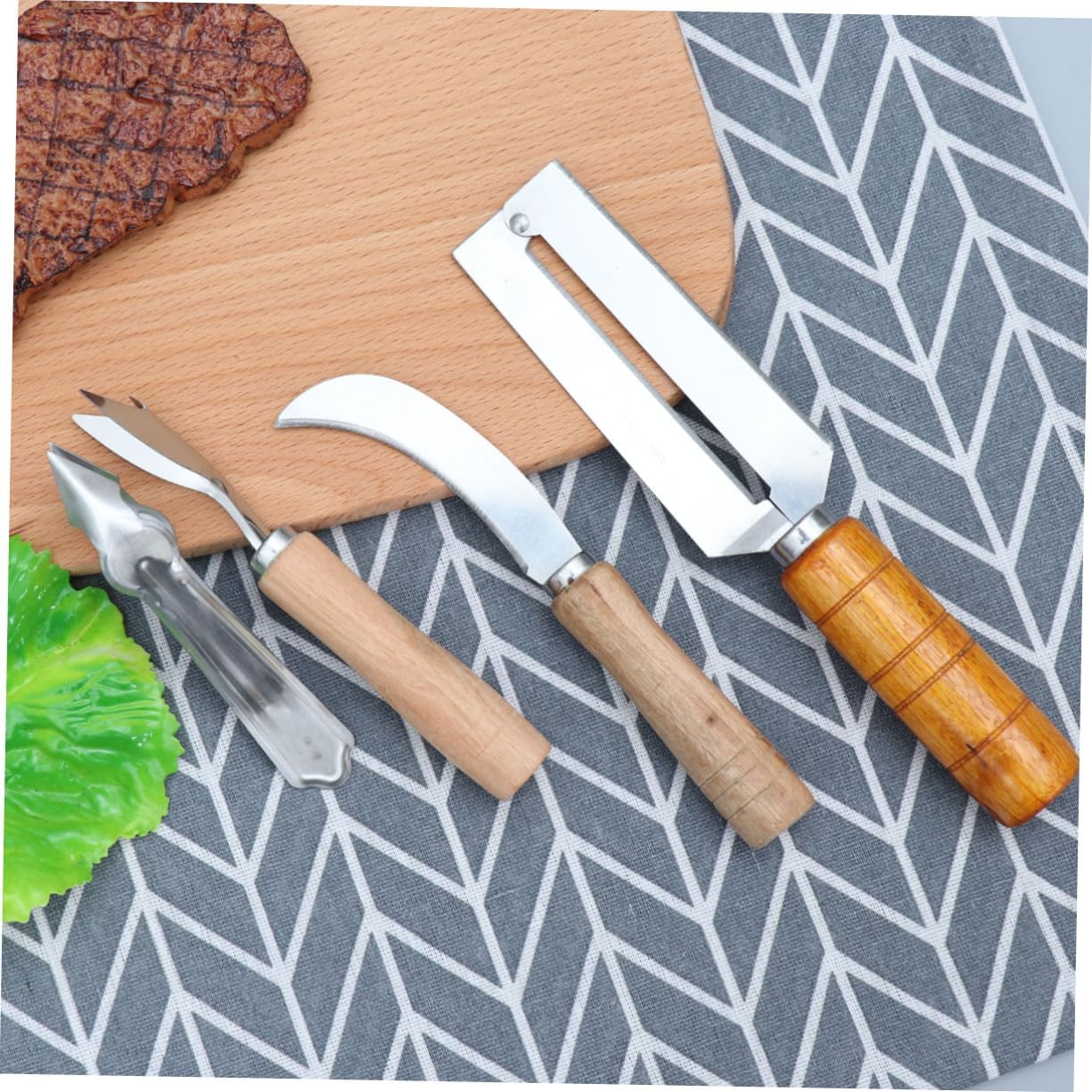Healifty 4pcs Stainless Steel Pineapple Peeler Corer Strawberry Huller Fruit Slicer Kitchen Tool