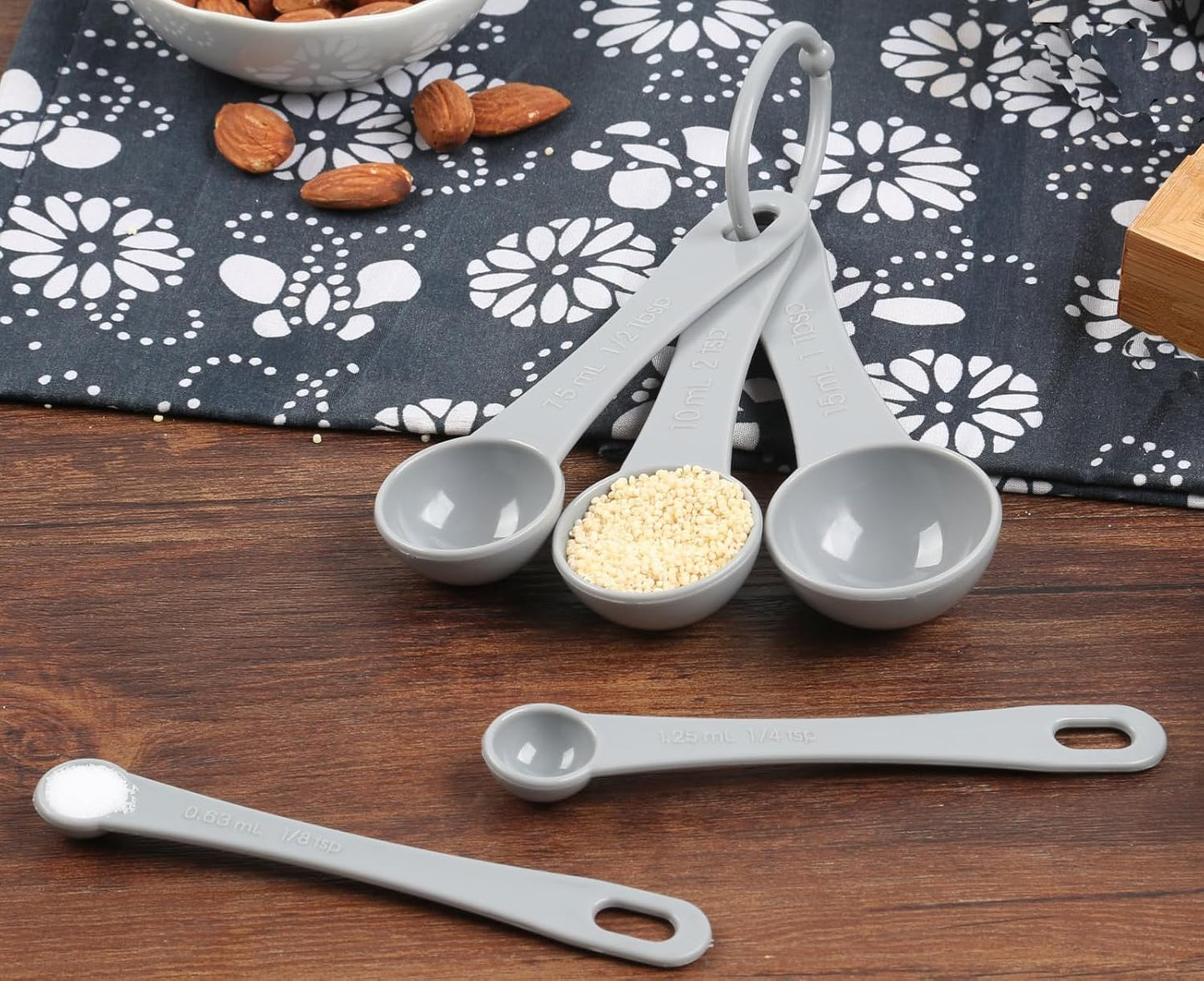 DOTINGHUX Measuring Spoons, Plastic Measuring Spoons Set with Egg Separator 12-Piece,Black
