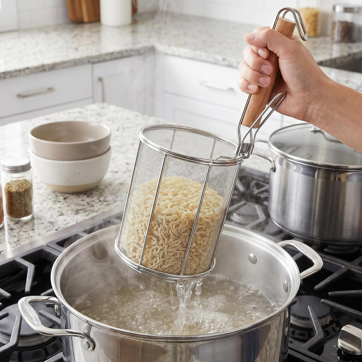 Spaghetti Pasta Strainer Spoon, Stainless Steel Noodle Strainer with Wood Handle, Kitchen Mesh Spider Strainer Food Strainer, Deep Fry Basket for Rinsing, Straining, Draining