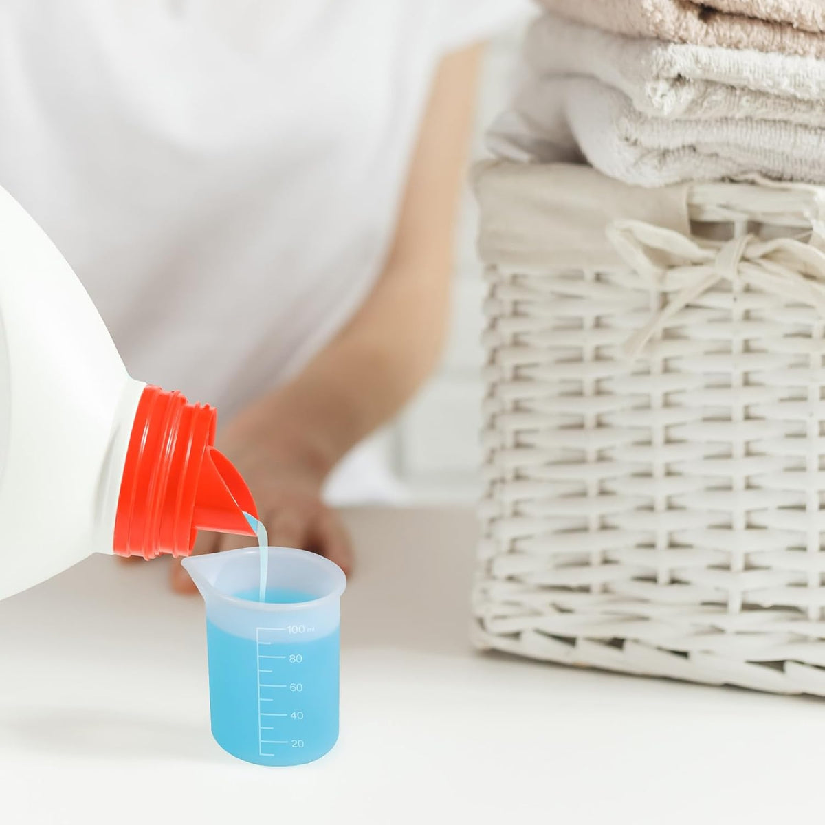 2Pcs Silicone Laundry Detergent Cup, Laundry Detergent Measuring Cup, Silicone Dispenser Cups Reusable for Liquid Flexible Washable Liquid Measuring Cups for Home, Dormitory, Hotel