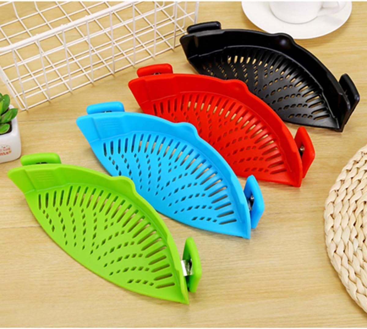 YANGG Clip-On Silicone Snap Strainer,Pasta Strainer for Spaghetti Pasta Ground Beef Grease for Most of Bowls and Pots,Food Grade Strainer,With 1pcs Hot Pads Heat-resistant (Light Blue)