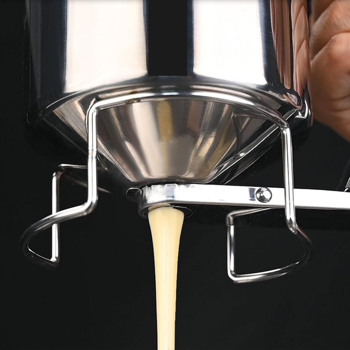 Batter Dispenser 680ml Funnel Stainless Steel Texture Suitable for Cupcake Waffles Features Adjustable Flows Pancakes Dispenser