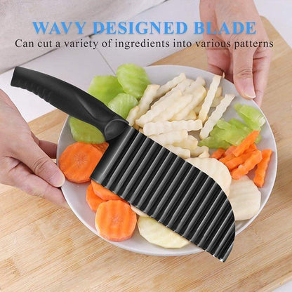 Crinkle Potato Cutter 2.9" x 11.8" Stainless Steel Waves French Fries Slicer Handheld Chipper Chopper, Vegetable Salad Chopping Knife Home Kitchen Wavy Blade Cutting Tool, Black (1 Pack)