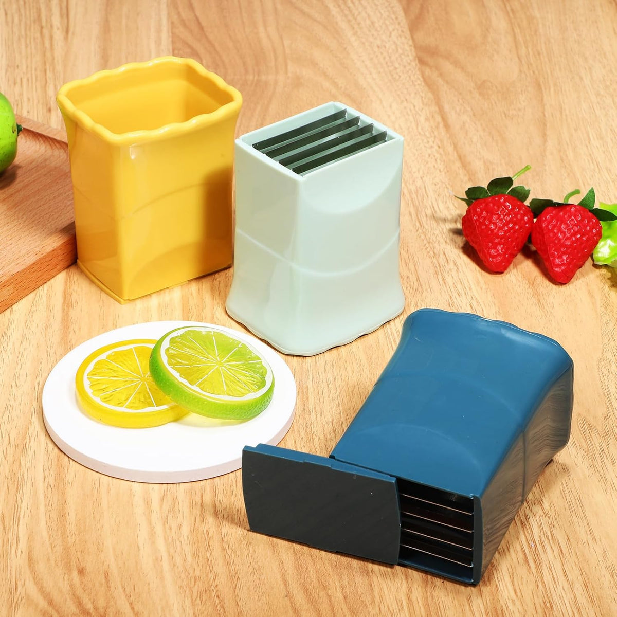 Cup Slicer Strawberry Slicer Set 3 pcs Fruit with Lid and Cleaning Brush Multifunctional Cup for Strawberries Bananas Oranges and Eggs 3.46 X 2.36 X 2.36 in