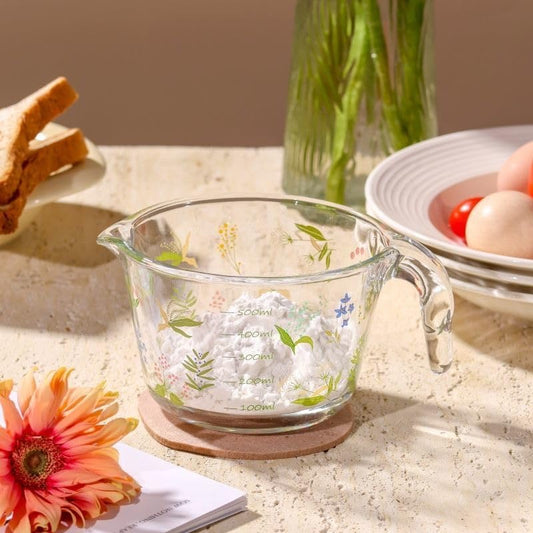 Glass Measuring Cup with Handle & Pour Spout, 500ml Glass Decorative Measuring Beaker Cup with Precise Markings, Floral Print Measuring Cup for Baking, Cooking, Mixing (Microwave & Dishwasher Safe)