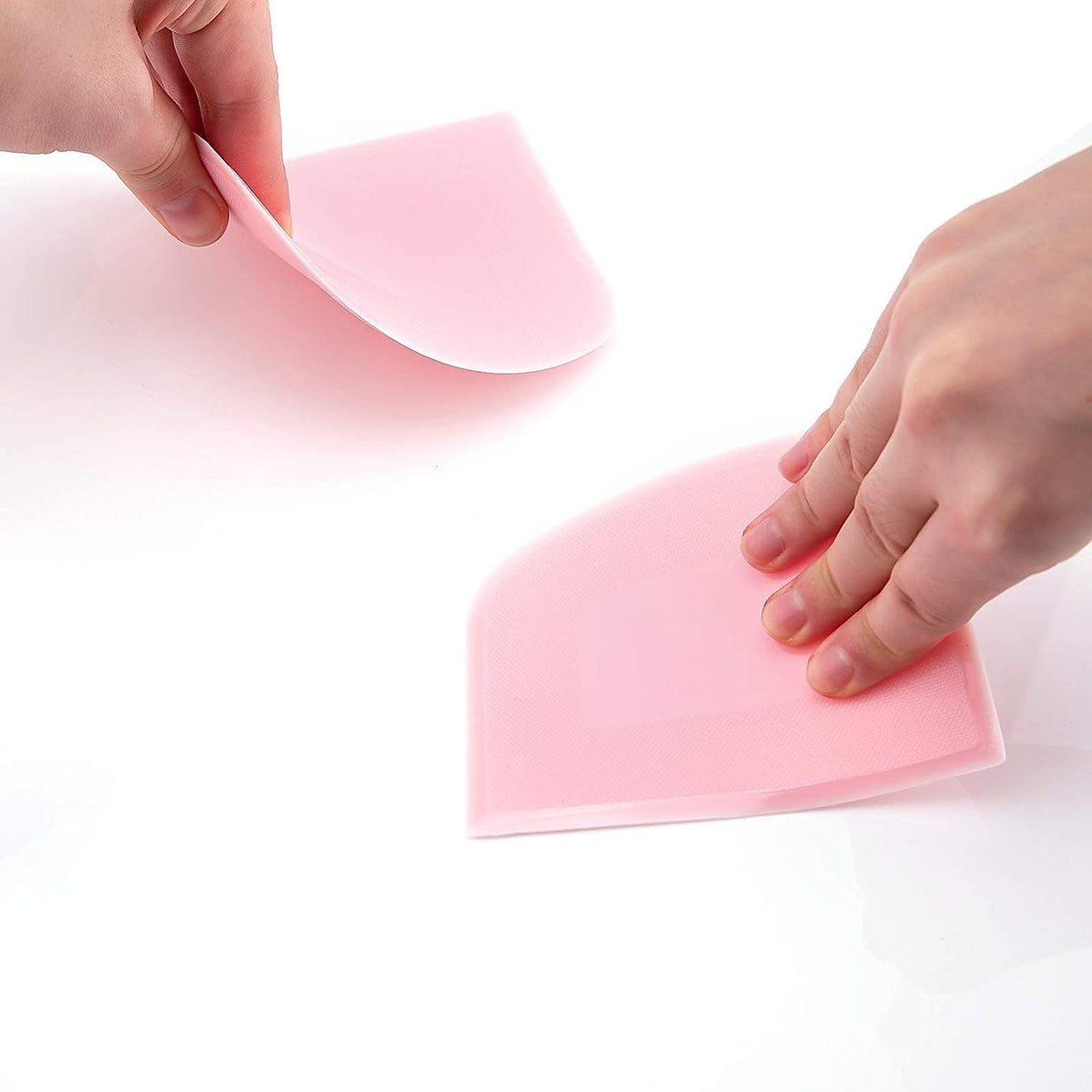 2 Pieces 12 x 9.5 cm Pastry Horn – Plastic Dough Scraper for Kitchen, Pastry, Pancakes (Pink, White)