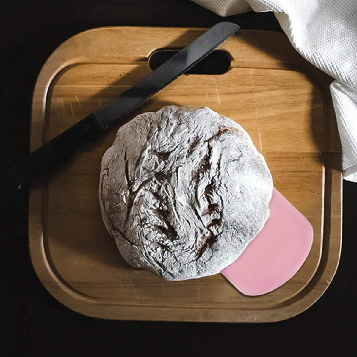 2 Pieces 12 x 9.5 cm Pastry Horn – Plastic Dough Scraper for Kitchen, Pastry, Pancakes (Pink, White)