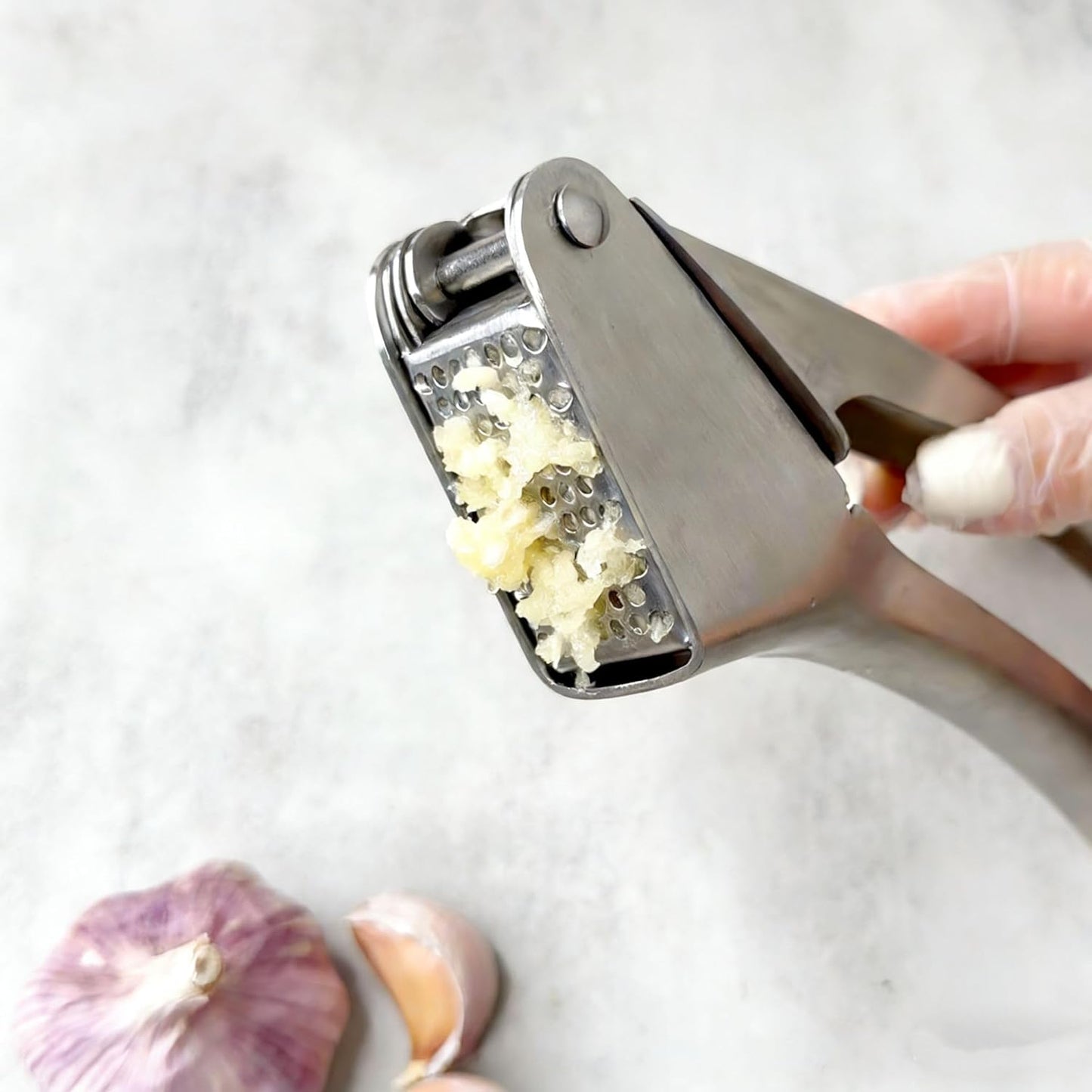 Stainless Steel Garlic Press, Garlic Ginger Crushing Tool, Silver | Ergonomic Handle, Easy to Squeeze Garlic Mincer,No Need to Peel Garlic Press