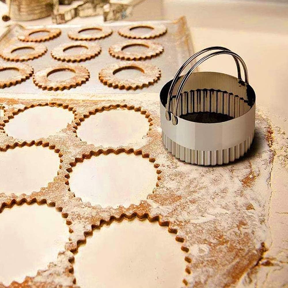 Stainless Steel Biscuit Cutters Set for Baking (5 Pieces) | Fluted Round Cookie Cutters with Handle | Professional Baking Dough Tools