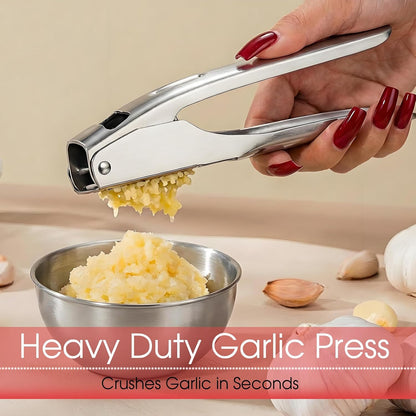Silicone Garlic Peeler Tube Roller with Brush, 2-in-1 Kitchen Gadget Set, Measuring Spoon with Cleaning Brush (5ml & 3ml) and Silicone Garlic Peeler, Easy-Clean Kitchen Utensils with Hanging Loops