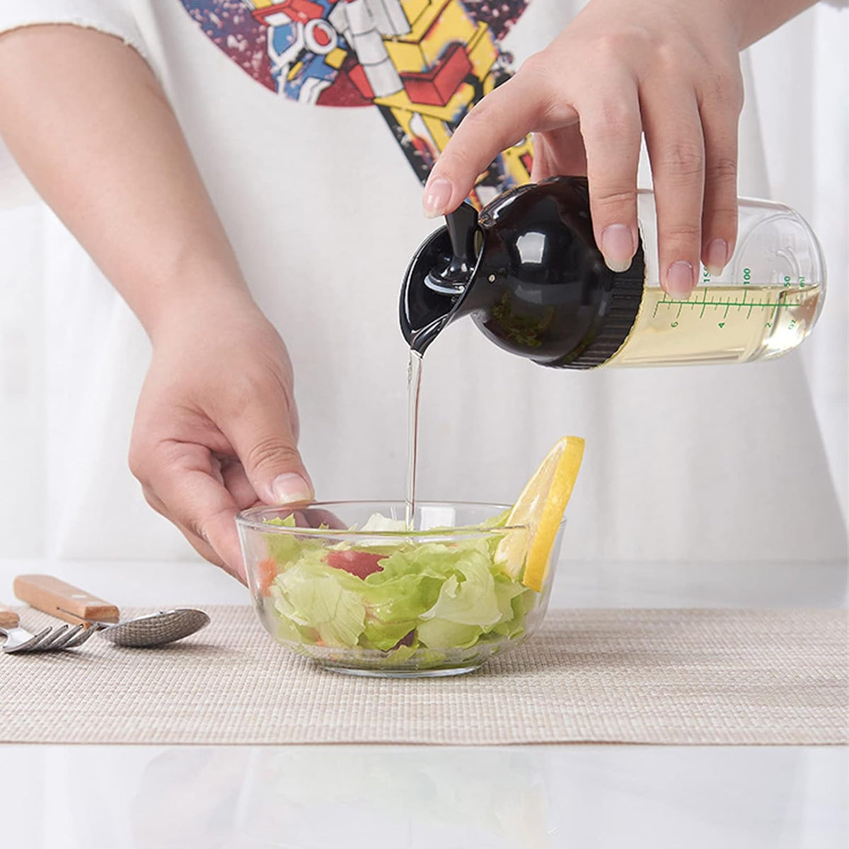 Salad Dressing Shaker, Salad Dressing Shaker BPA Free Prevent Leakage Salad Dressing Jar with Lid for Kitchen (Black) (green) 200ml