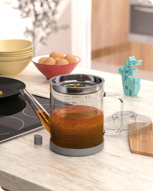 Glass Fat Separator, Bacon Grease Container With Strainer (4 Cups) | 1L Gravy Separator With Scale, Frying Oil Separator & Storage Can For Cooking, Microwave Safe, Refrigerator Safe