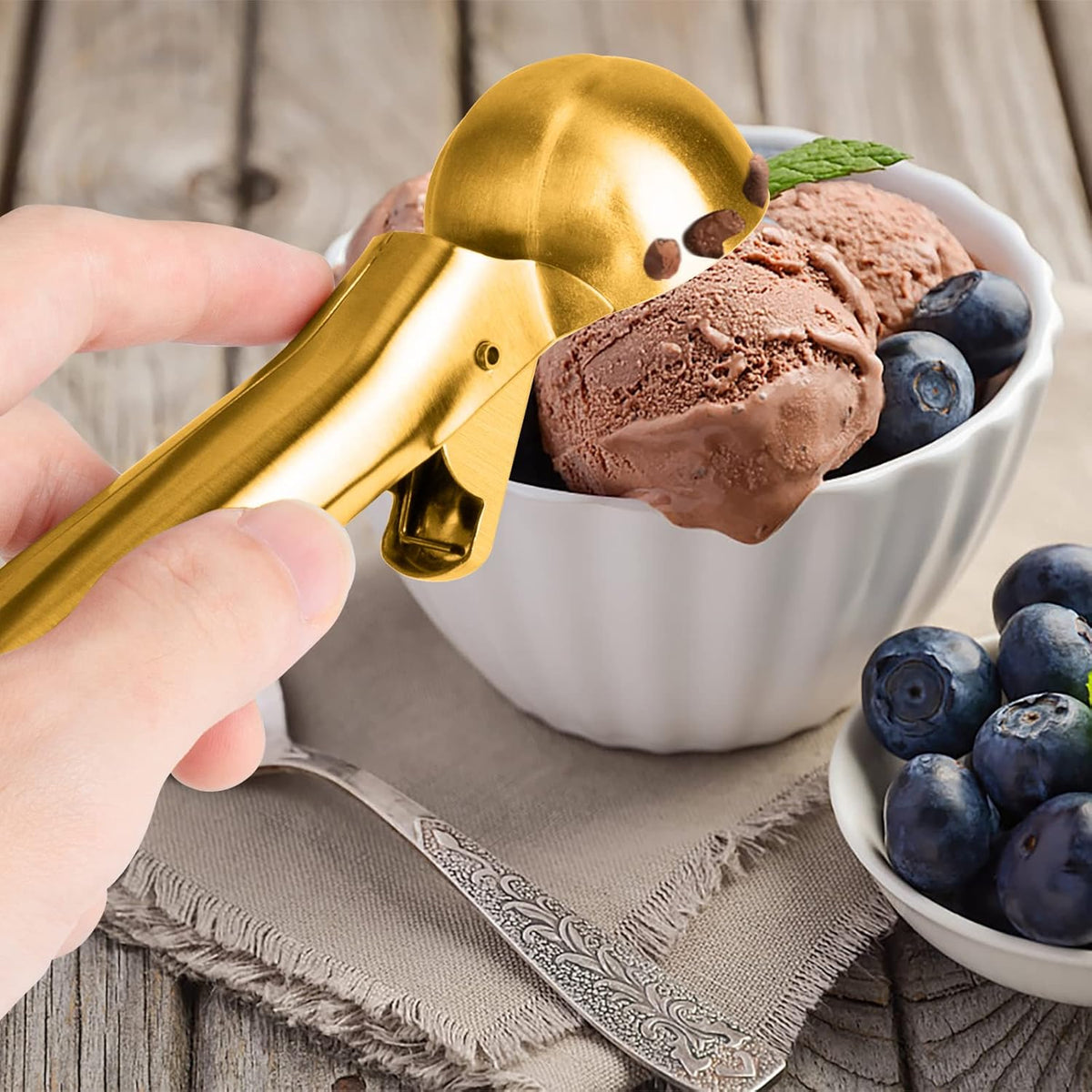 Premium Ice Cream Scoop with Trigger Ice Cream Scooper Stainless Steel, Heavy Duty Metal Icecream Scoop Spoon Dishwasher Safe, Perfect for Frozen Yogurt, Gelatos, Sundaes, Medium Silver