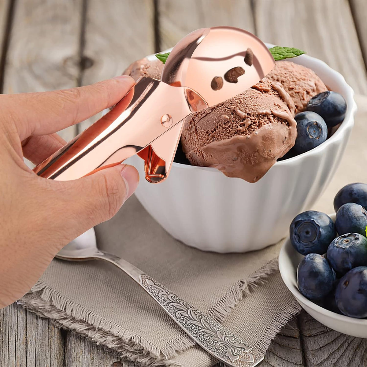 Premium Ice Cream Scoop with Trigger Ice Cream Scooper Stainless Steel, Heavy Duty Metal Icecream Scoop Spoon Dishwasher Safe, Perfect for Frozen Yogurt, Gelatos, Sundaes, Medium Silver