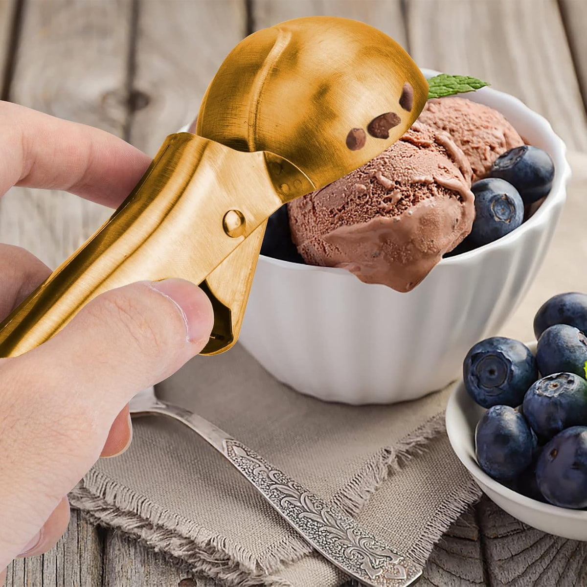 Premium Ice Cream Scoop with Trigger Ice Cream Scooper Stainless Steel, Heavy Duty Metal Icecream Scoop Spoon Dishwasher Safe, Perfect for Frozen Yogurt, Gelatos, Sundaes, Medium Silver