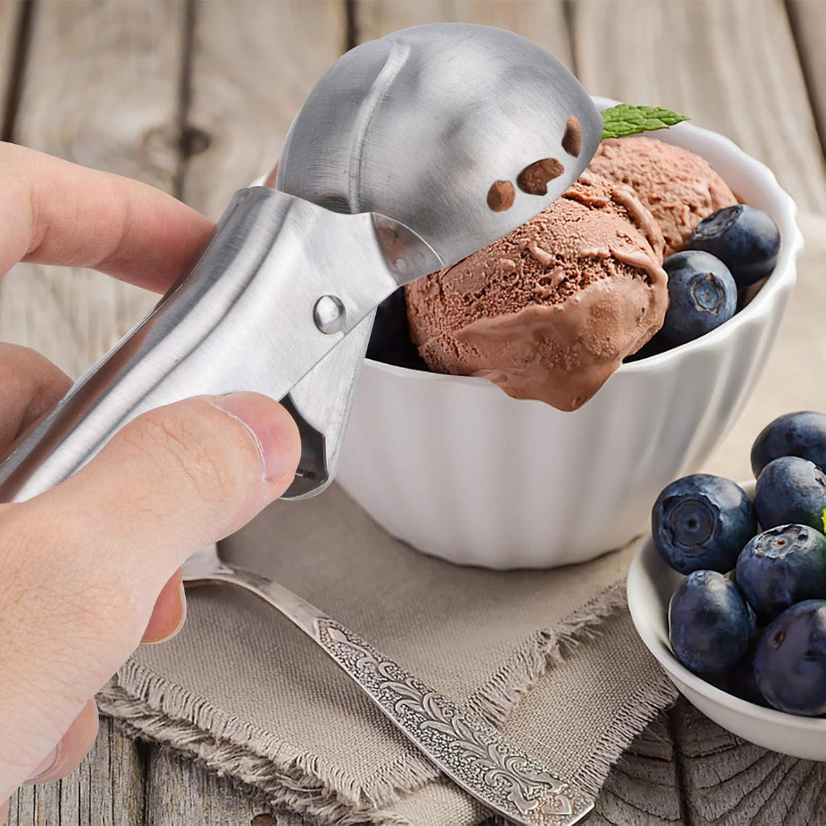 Premium Ice Cream Scoop with Trigger Ice Cream Scooper Stainless Steel, Heavy Duty Metal Icecream Scoop Spoon Dishwasher Safe, Perfect for Frozen Yogurt, Gelatos, Sundaes, Medium Silver