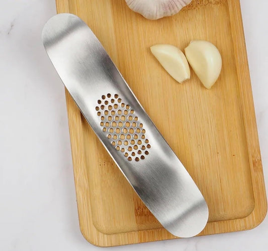 Stainless Steel Garlic Press Rocker, Mincer and Crusher Tool, Silver, Kitchen Gadget