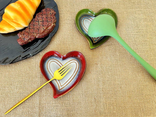 Ceramic Spoon Rest for Stove Top, Heart Cute Spoon Rest for Kitchen Counter, Cooking Spoon Holder for Kitchen Counter, Utensil Rest Spatula Rest Ladle Holder Tong Rest (Retro Red)