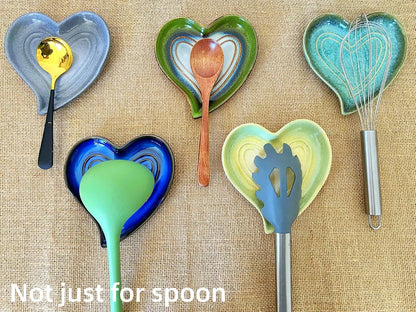 Ceramic Spoon Rest for Stove Top, Heart Cute Spoon Rest for Kitchen Counter, Cooking Spoon Holder for Kitchen Counter, Utensil Rest Spatula Rest Ladle Holder Tong Rest (Retro Red)