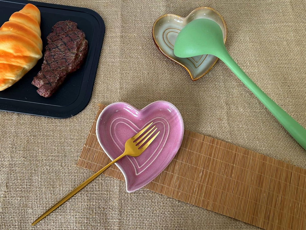 Ceramic Spoon Rest for Stove Top, Heart Cute Spoon Rest for Kitchen Counter, Cooking Spoon Holder for Kitchen Counter, Utensil Rest Spatula Rest Ladle Holder Tong Rest (Retro Red)