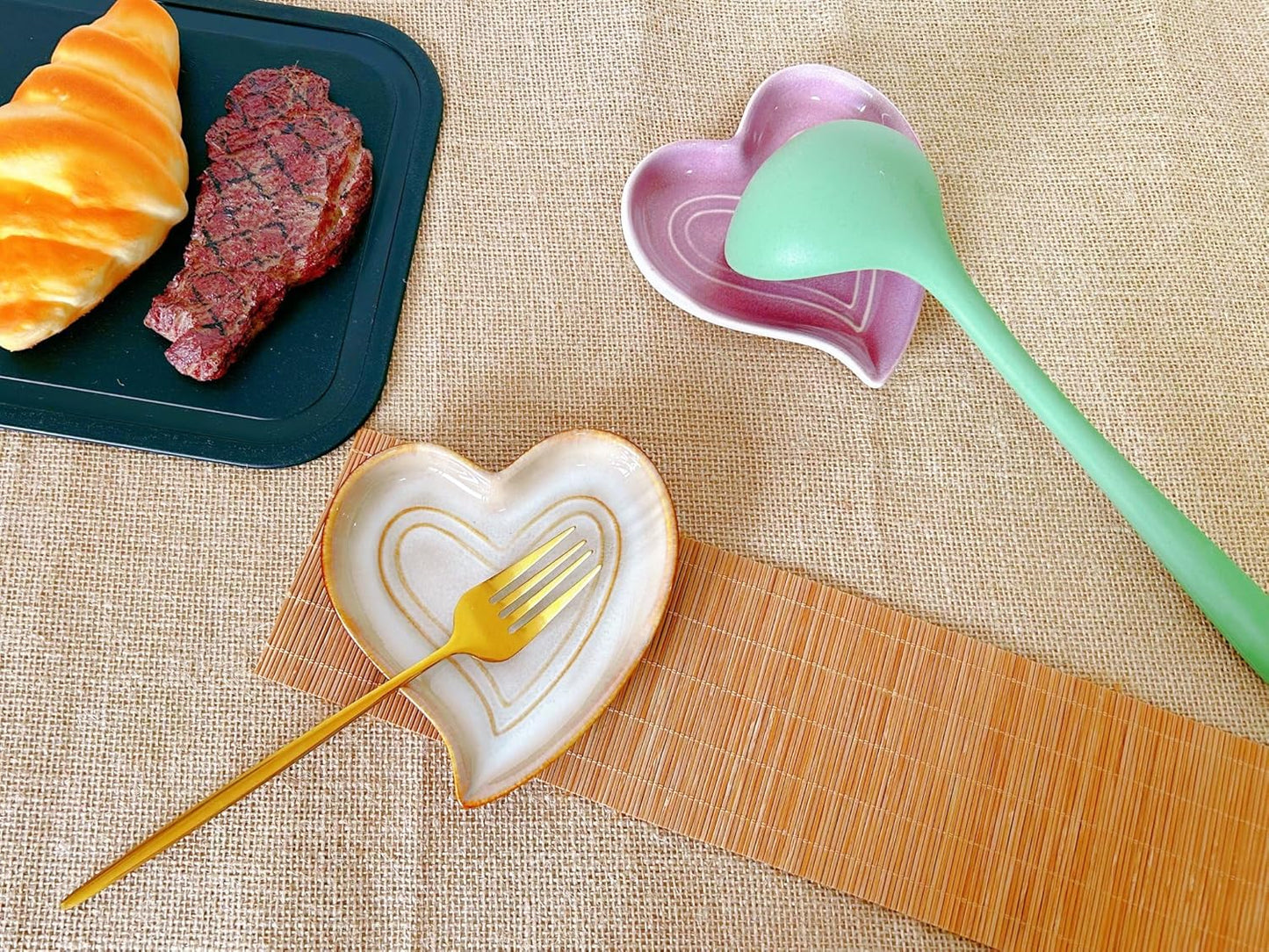 Ceramic Spoon Rest for Stove Top, Heart Cute Spoon Rest for Kitchen Counter, Cooking Spoon Holder for Kitchen Counter, Utensil Rest Spatula Rest Ladle Holder Tong Rest (Retro Red)