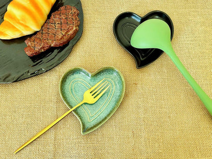 Ceramic Spoon Rest for Stove Top, Heart Cute Spoon Rest for Kitchen Counter, Cooking Spoon Holder for Kitchen Counter, Utensil Rest Spatula Rest Ladle Holder Tong Rest (Retro Red)