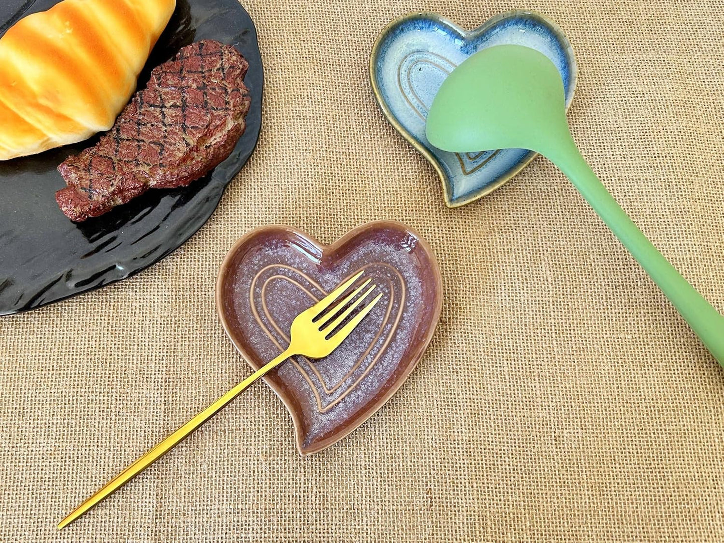 Ceramic Spoon Rest for Stove Top, Heart Cute Spoon Rest for Kitchen Counter, Cooking Spoon Holder for Kitchen Counter, Utensil Rest Spatula Rest Ladle Holder Tong Rest (Retro Red)