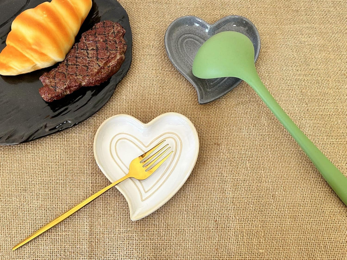 Ceramic Spoon Rest for Stove Top, Heart Cute Spoon Rest for Kitchen Counter, Cooking Spoon Holder for Kitchen Counter, Utensil Rest Spatula Rest Ladle Holder Tong Rest (Retro Red)