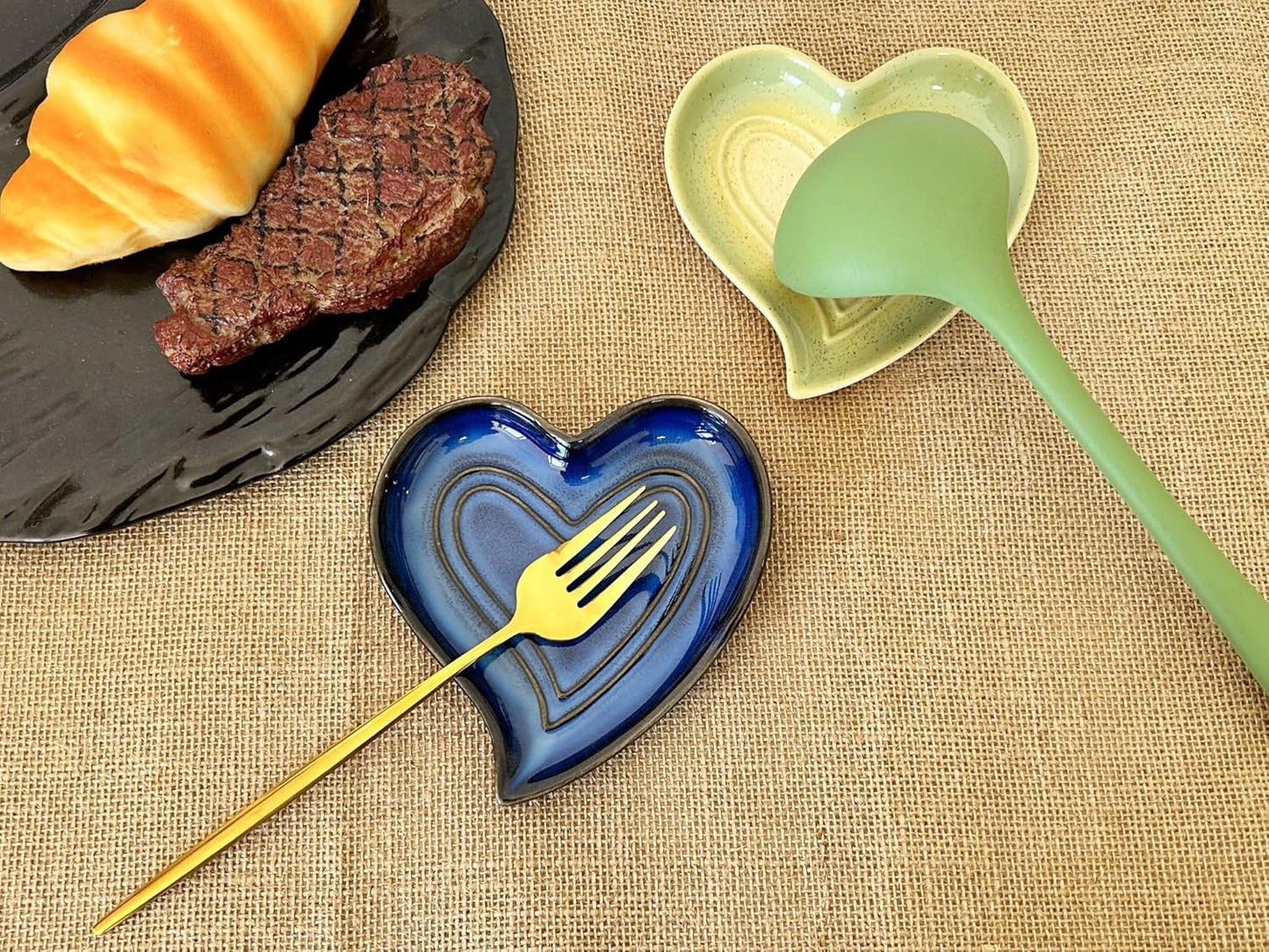 Ceramic Spoon Rest for Stove Top, Heart Cute Spoon Rest for Kitchen Counter, Cooking Spoon Holder for Kitchen Counter, Utensil Rest Spatula Rest Ladle Holder Tong Rest (Retro Red)