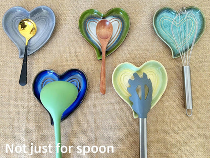 Ceramic Spoon Rest for Stove Top, Heart Cute Spoon Rest for Kitchen Counter, Cooking Spoon Holder for Kitchen Counter, Utensil Rest Spatula Rest Ladle Holder Tong Rest (Retro Red)