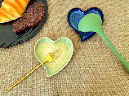 Ceramic Spoon Rest for Stove Top, Heart Cute Spoon Rest for Kitchen Counter, Cooking Spoon Holder for Kitchen Counter, Utensil Rest Spatula Rest Ladle Holder Tong Rest (Retro Red)