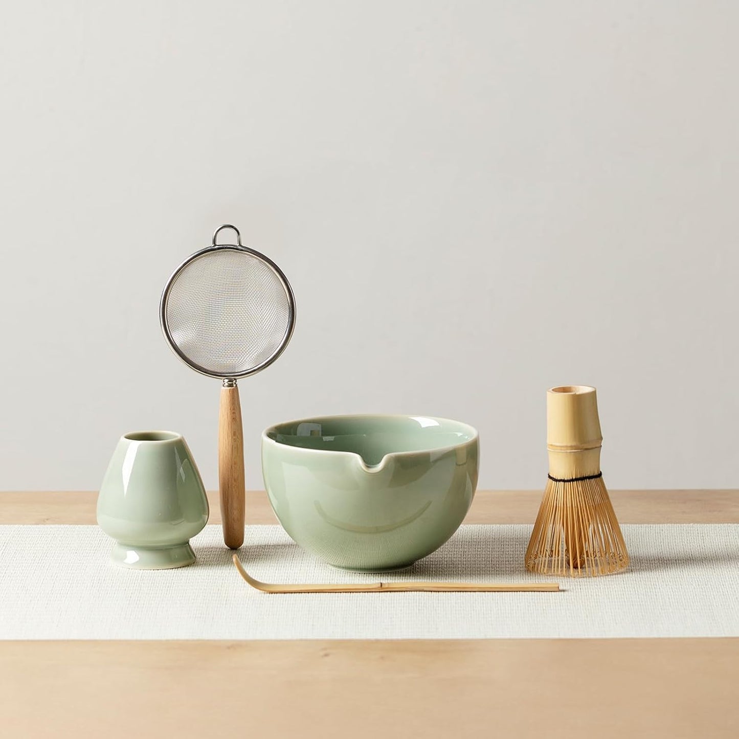 Matcha Whisk Set, Matcha Set with Ceramic Matcha Bowl, Bamboo Whisk & Holder, Sifter, Tea Scoop (Black Gold)