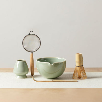 Matcha Whisk Set, Matcha Set with Ceramic Matcha Bowl, Bamboo Whisk & Holder, Sifter, Tea Scoop (Black Gold)