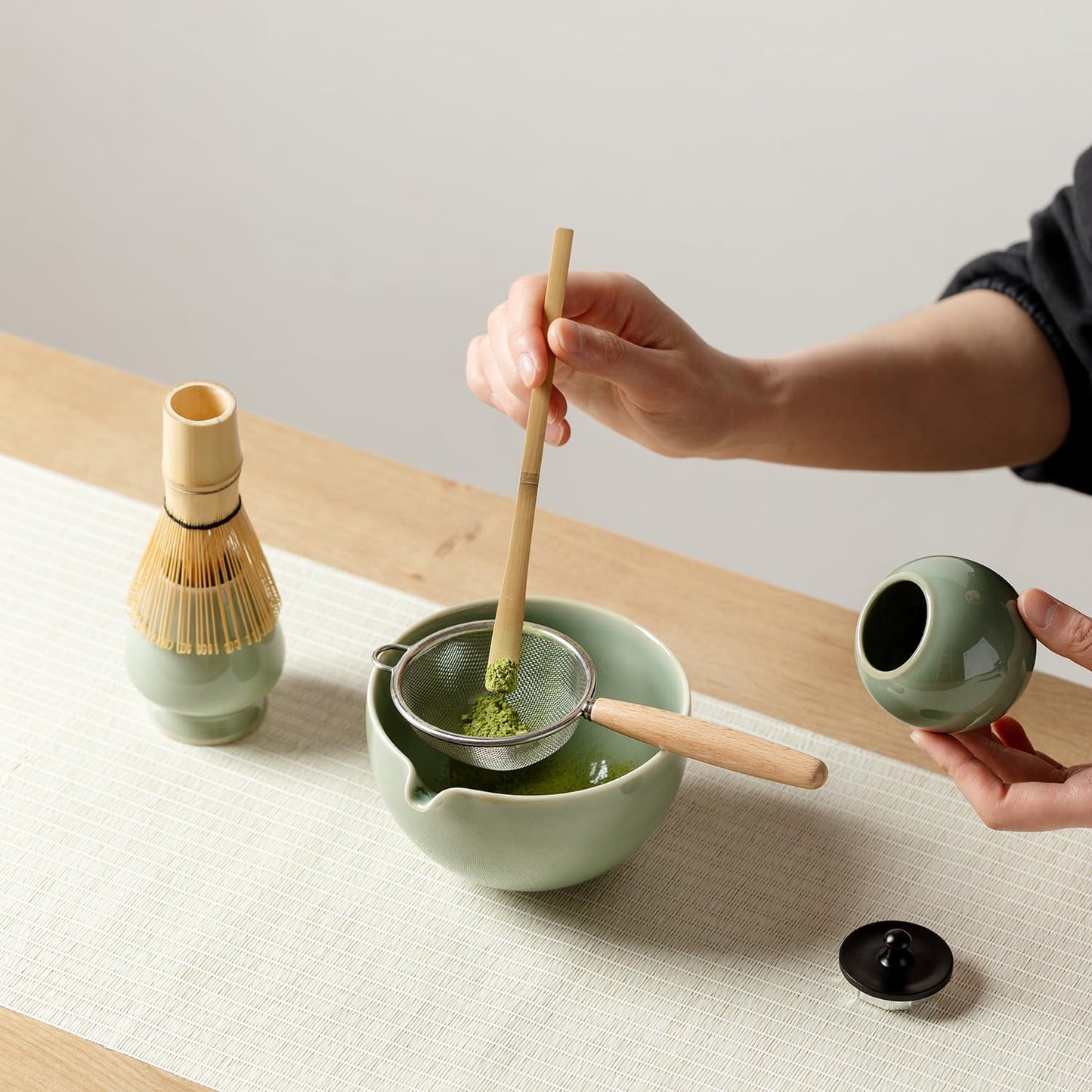 Matcha Whisk Set, Matcha Set with Ceramic Matcha Bowl, Bamboo Whisk & Holder, Sifter, Tea Scoop (Black Gold)