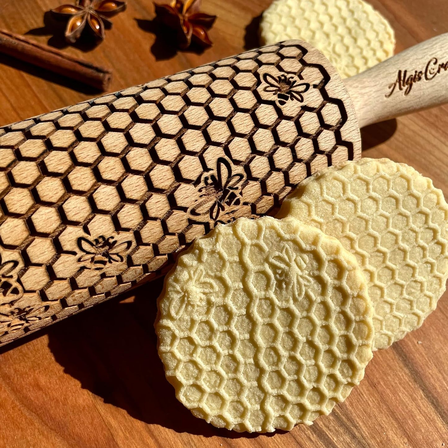 BEEHIVE Embossing Rolling Pin with Pattern. Laser Engraved Embossing Dough Roller for Homemade Cookies and Pottery