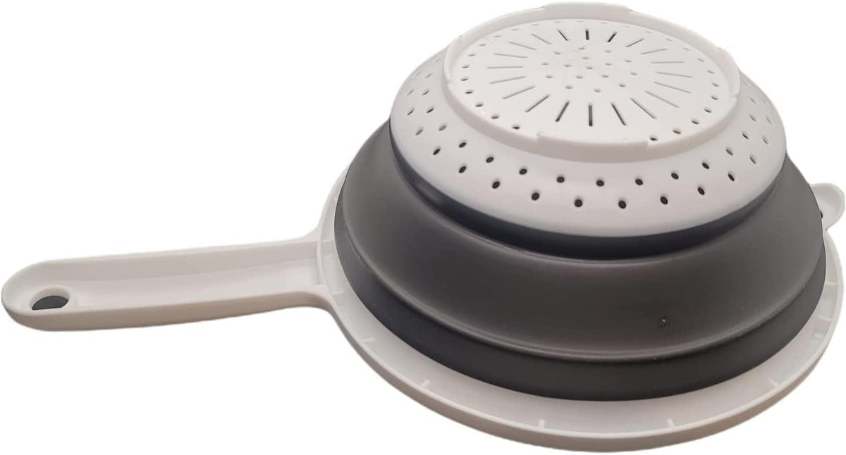 Collapsible Kitchen Strainer with Handle - Silicone Colander - Collapsible Colander and Strainer to Rinse your Pasta, Salad Leaves, Fruits, & Vegetables - Heavy Duty Foldable Heat Resistant