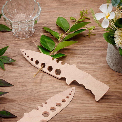 2Pcs Wooden Herbs Leaf Stripper, Wooden Herb Stripper Herb Leaves Cutter for Cooking Gifts Kitchen Cooking Appliances Wooden Herb Peeler with Holes for Cilantro Rosemary Basil Thyme Sage