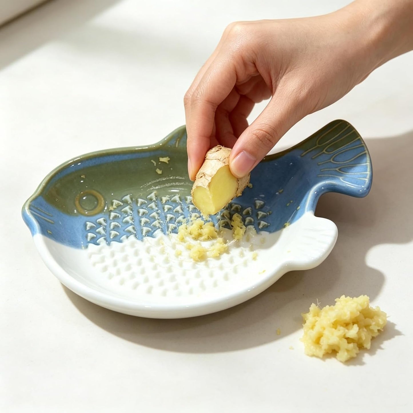 1PCS Ceramic Fish Ginger Grater with Brush 4.8 Inch | Ceramic Grater with Fish-shape, Dishwasher Safe. Includes Cleaning Brush, For Wasabi, Carrot, Cucumber, Kitchen Gadget