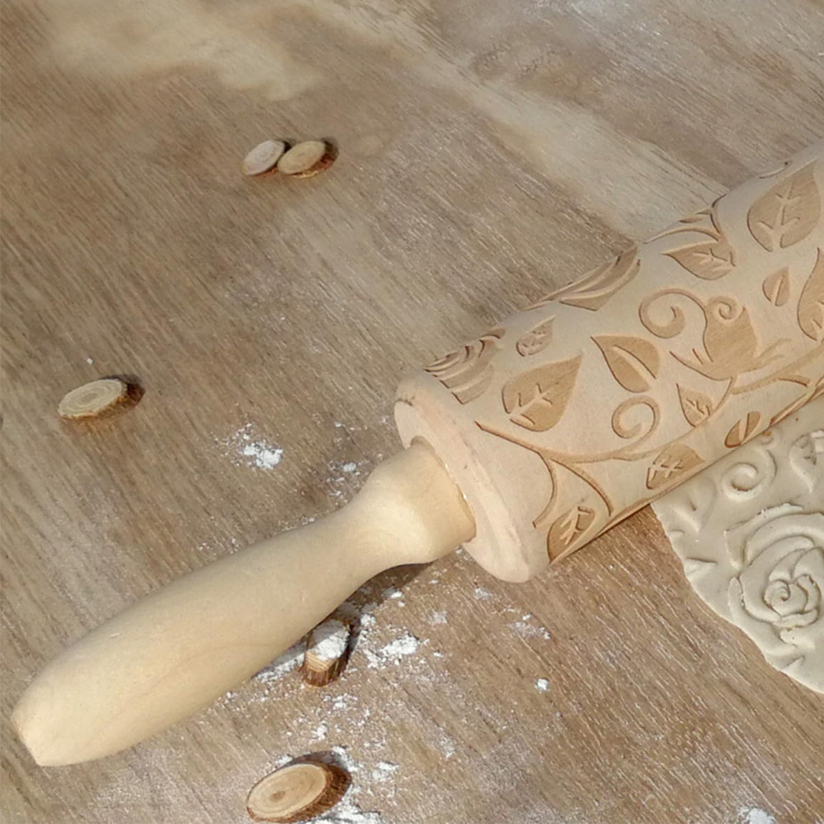 Wooden Embossed Rolling Pin for Baking, Rose Flower Embossed Engraved Carved Rolling Pin, Wooden Roll Pin Laser Engraved Rolling Pin DIY Tool for Making Cookie Dough Crusts Pies Pastry