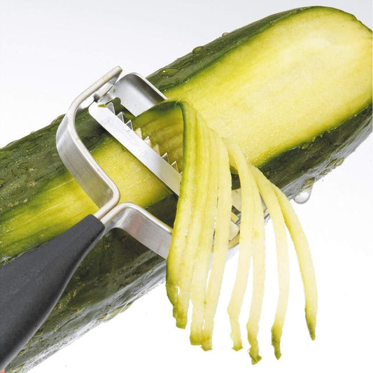 13660 Julienne Peeler, Striscia