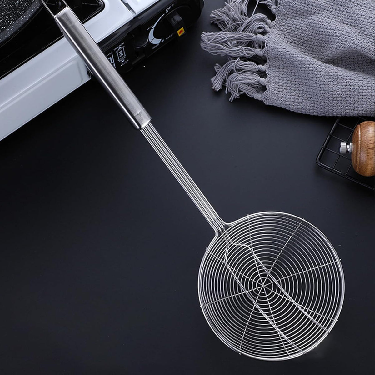 Stainless Steel Spider Skimmer, Set of 2 Professional Kitchen Pasta Strainer Spoon with Long Handle (L17 x D7.5 and L15.7 x D6)