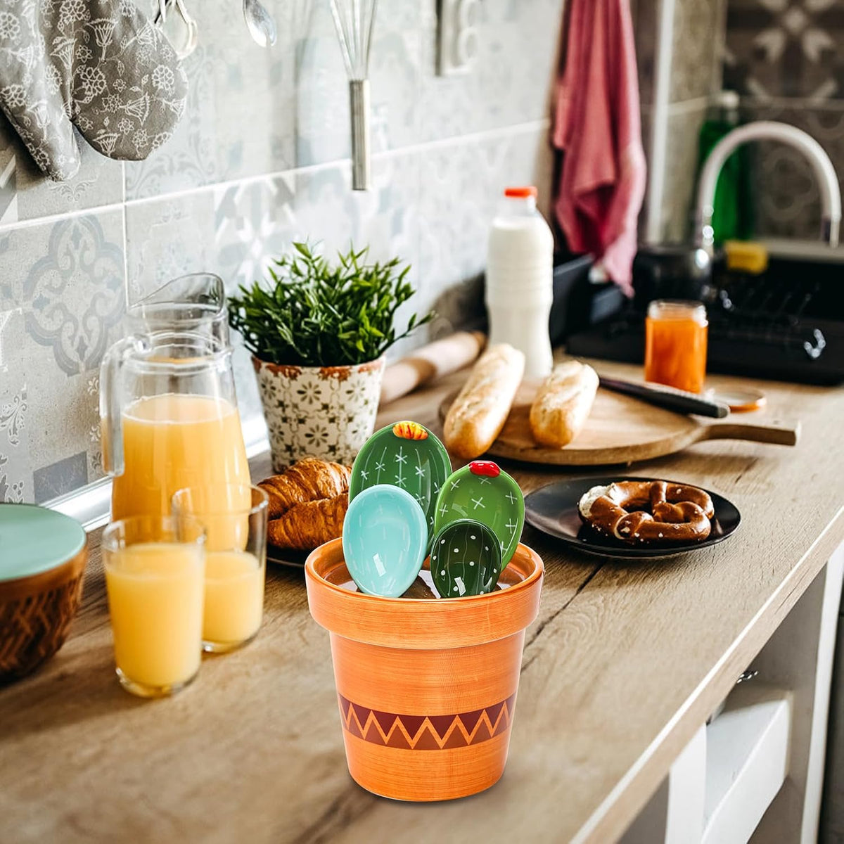 5Pcs Ceramic Measuring Spoons in Pot, Cactus Shape Baking Measuring Spoons and Cup Decorative Cactus Figurine Measuring Spoon Set for Baking, Milk, Sugar, Salt