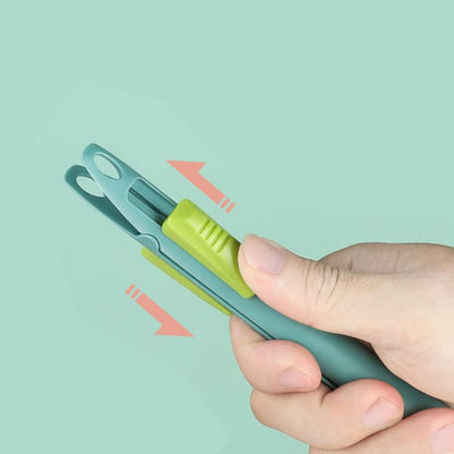 2 in 1 Food Clip & Egg Whisk, Multi-function Egg Beater and Bread Clip, Handheld Egg Mixer Plastic Egg Beater Blender, Multifunctional Kitchen Tool (Black)