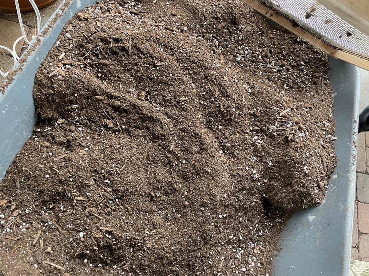 Soil Sifter Metal Dirt Sifter 3/8" Mesh Screen with Wire Mesh Multi-Purpose Garden Sifter Rock Sifter Compost Sifter for Gardening (16.7 x 12.8 inch)