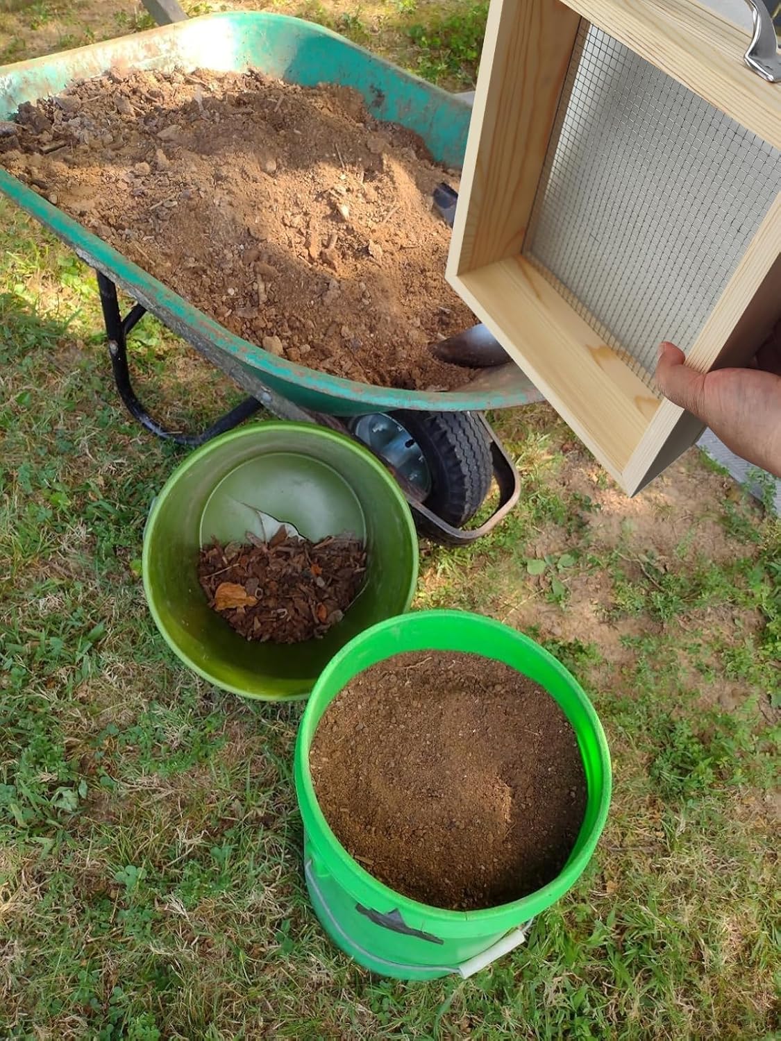 Soil Sifter Metal Dirt Sifter 3/8" Mesh Screen with Wire Mesh Multi-Purpose Garden Sifter Rock Sifter Compost Sifter for Gardening (16.7 x 12.8 inch)
