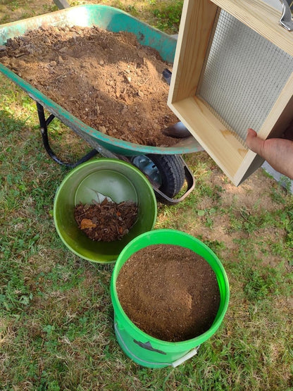 Soil Sifter Metal Dirt Sifter 3/8" Mesh Screen with Wire Mesh Multi-Purpose Garden Sifter Rock Sifter Compost Sifter for Gardening (16.7 x 12.8 inch)