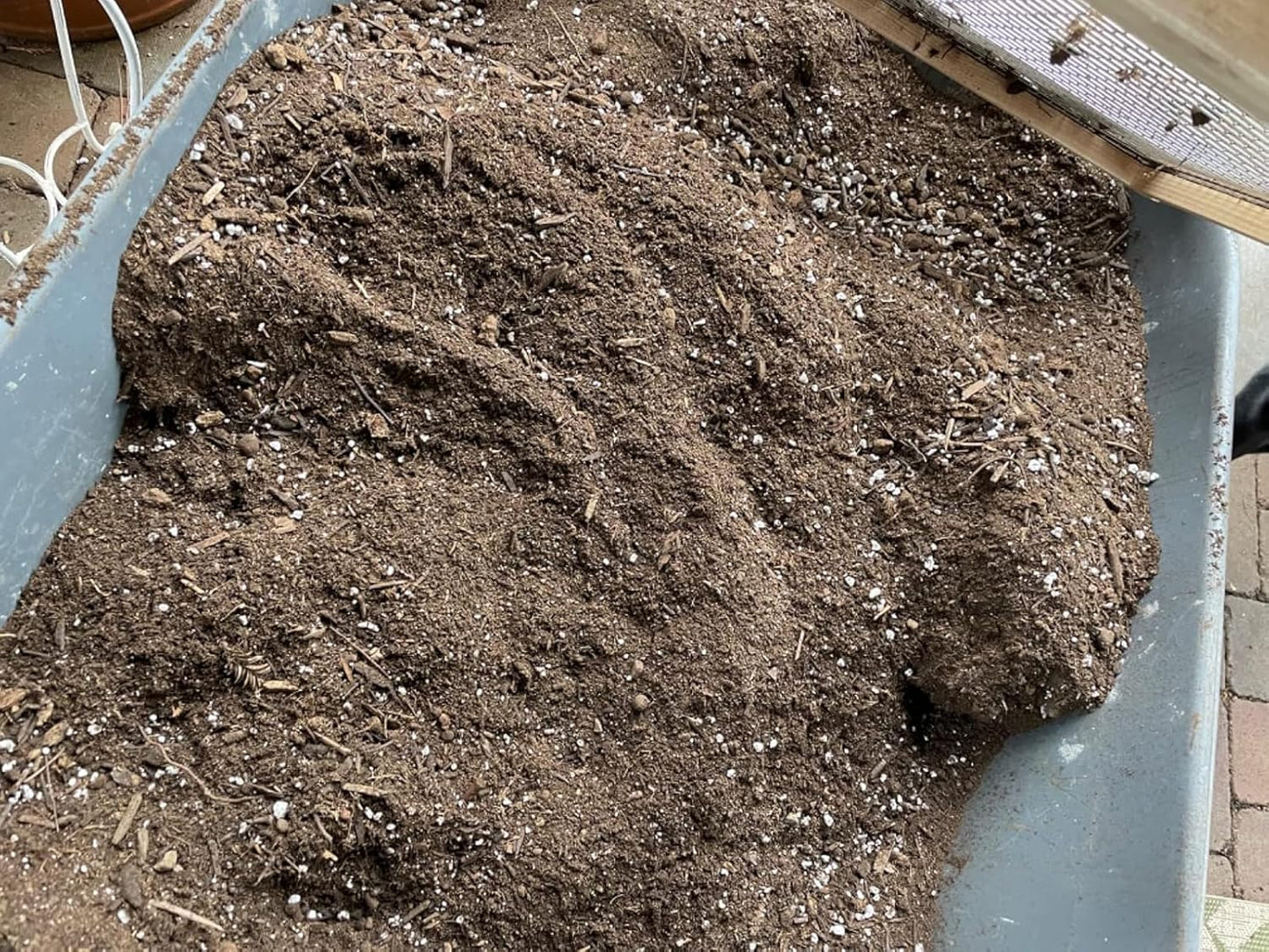 Soil Sifter Metal Dirt Sifter 3/8" Mesh Screen with Wire Mesh Multi-Purpose Garden Sifter Rock Sifter Compost Sifter for Gardening (16.7 x 12.8 inch)